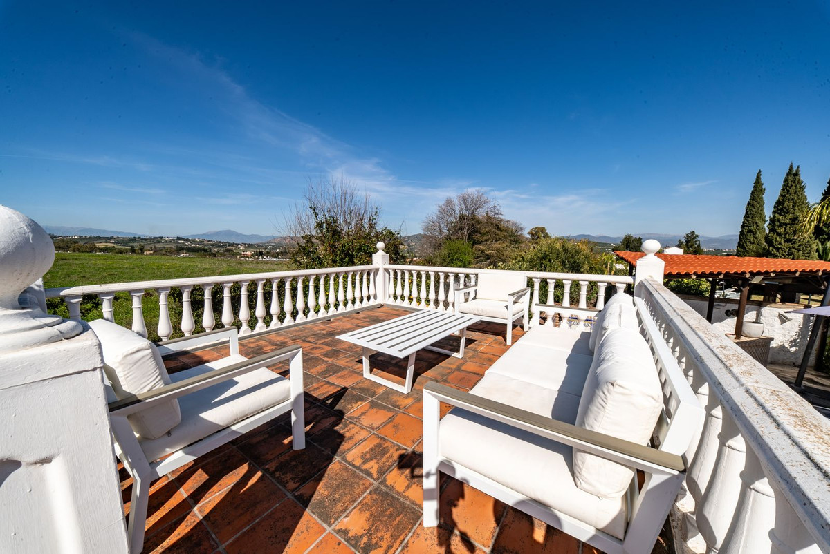 5 Bedroom Villa in Alhaurín de la Torre - Photo 18