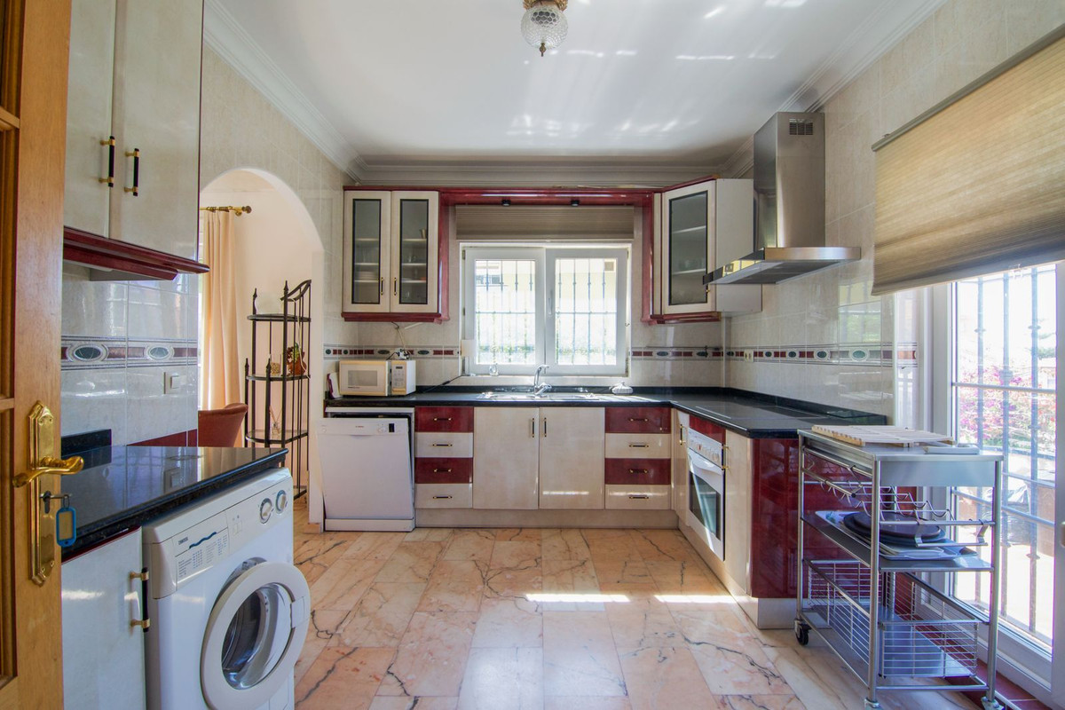 3 Bedroom Villa in Fuengirola - Photo 6