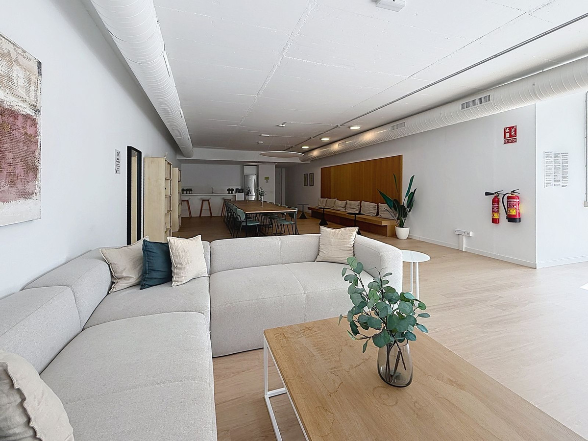 2 Bedroom Apartment in Estepona - Photo 40