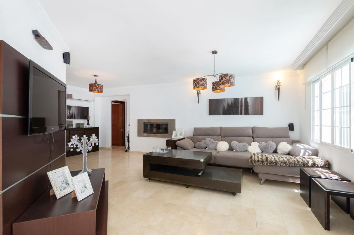 4 Bedroom Villa in San Pedro de Alcántara - Photo 16