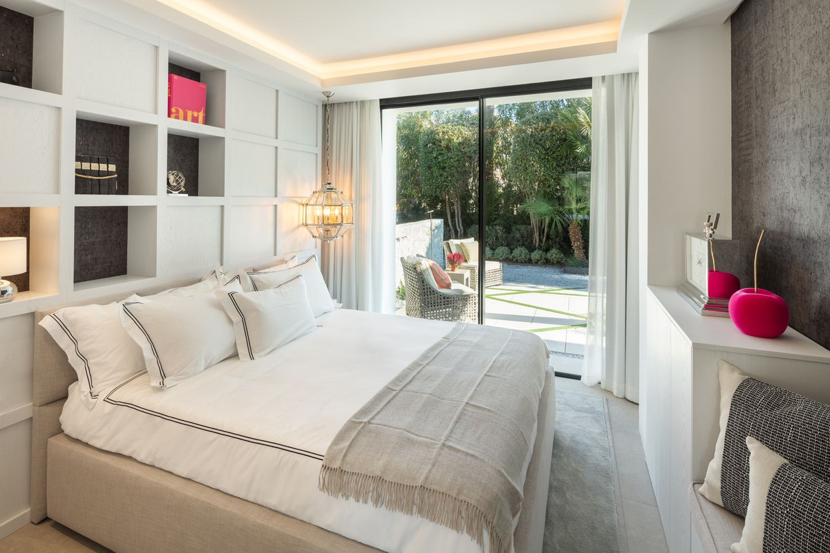 5 Bedroom Villa in Marbella - Photo 19
