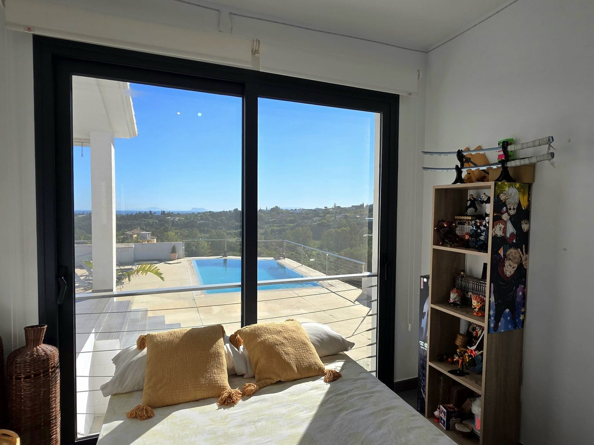 4 Bedroom Villa in Estepona - Photo 23