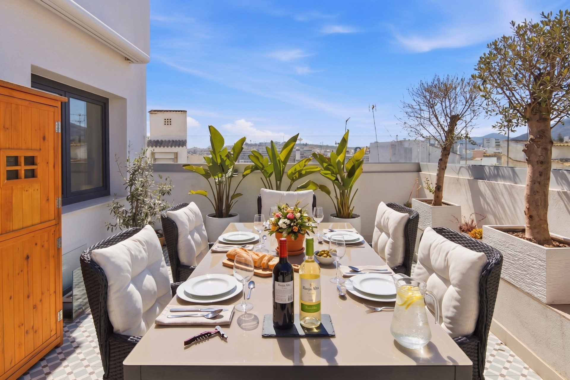4 Bedroom Townhouse in Estepona - Photo 2