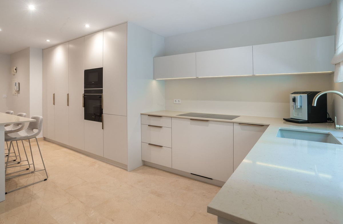3 Bedroom Apartment in Marbella - Photo 20