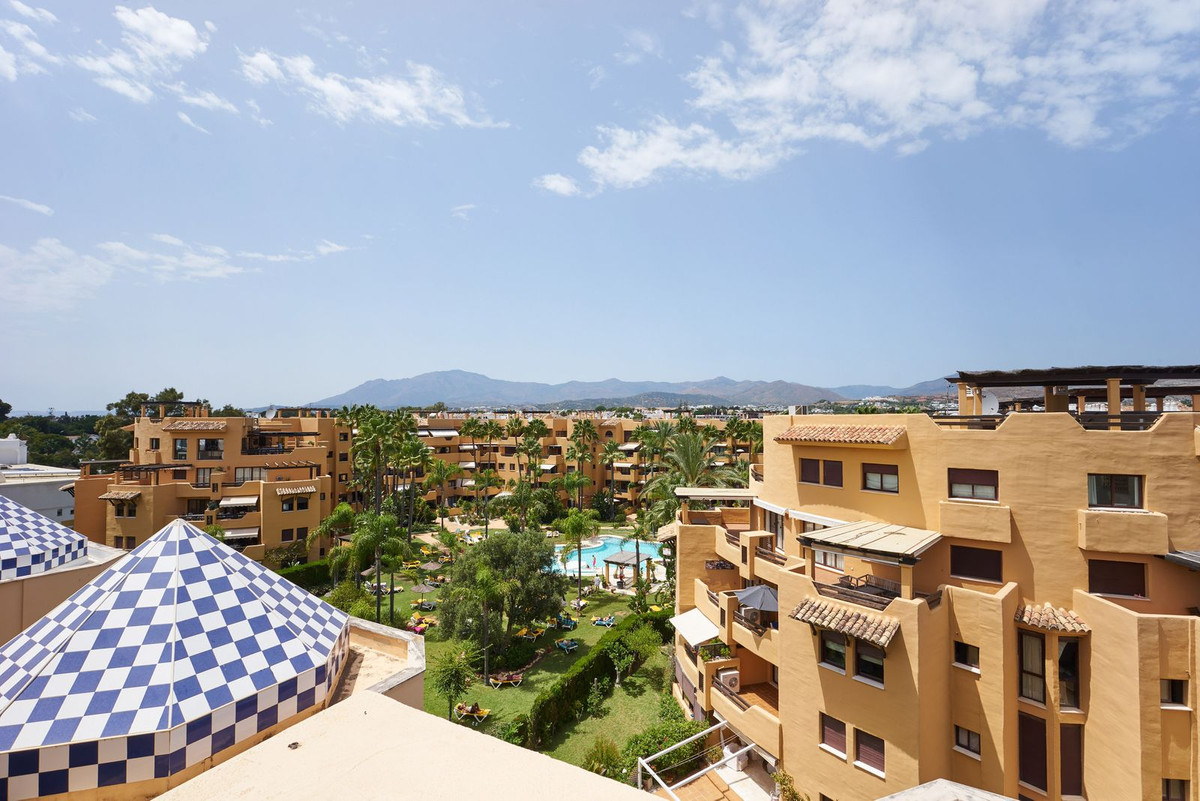 3 Bedroom Penthouse in Estepona - Photo 48