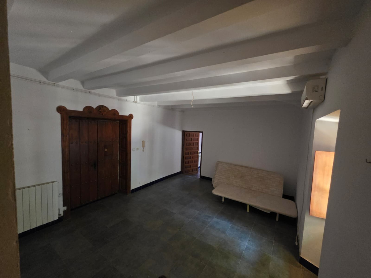 8 Bedroom Country house in Antequera - Photo 41