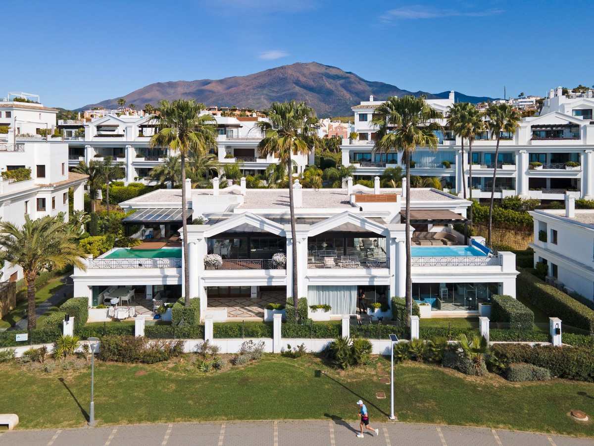 2 Bedroom Apartment in Estepona - Photo 43