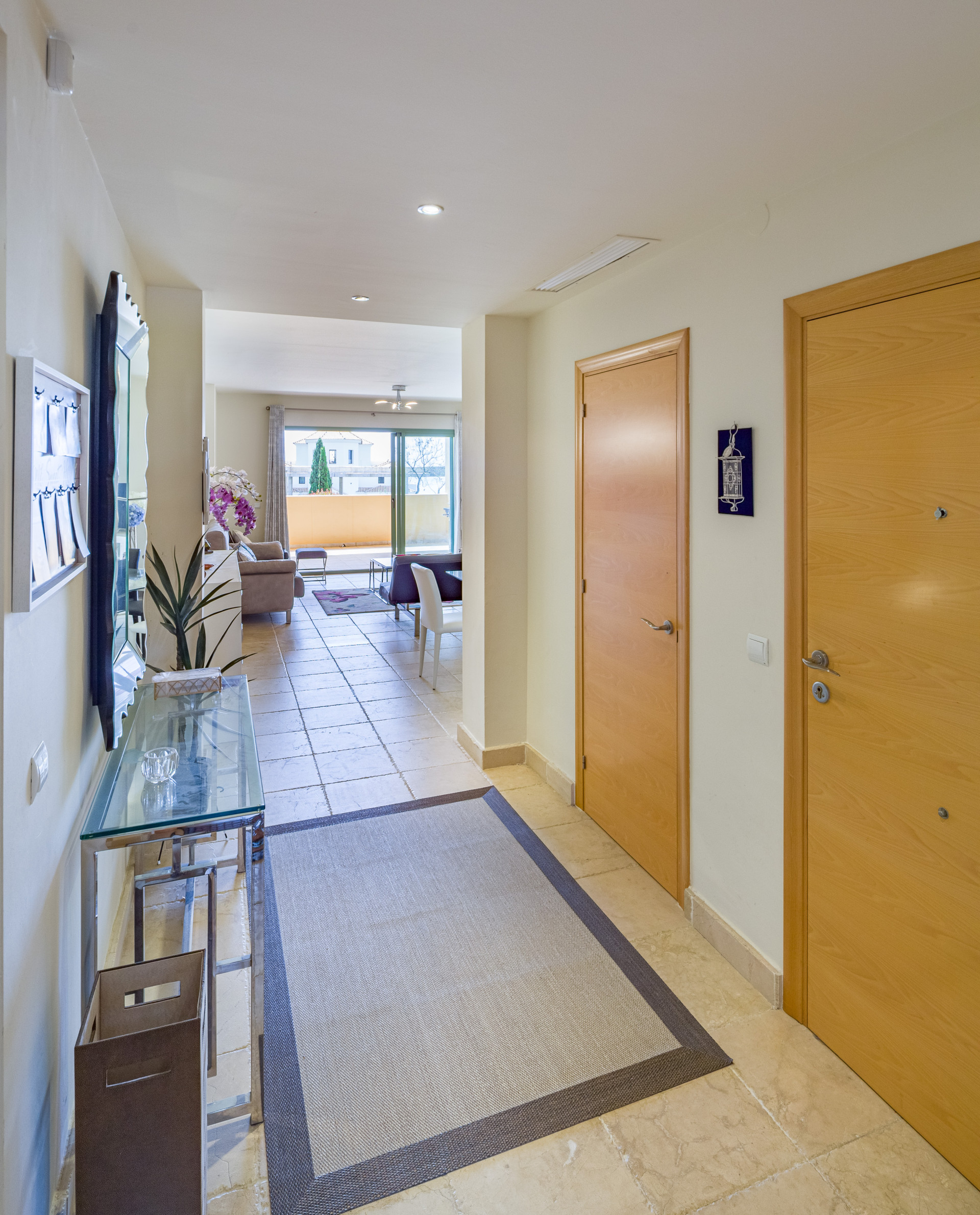 2 Bedroom Apartment in Benahavís - Photo 14