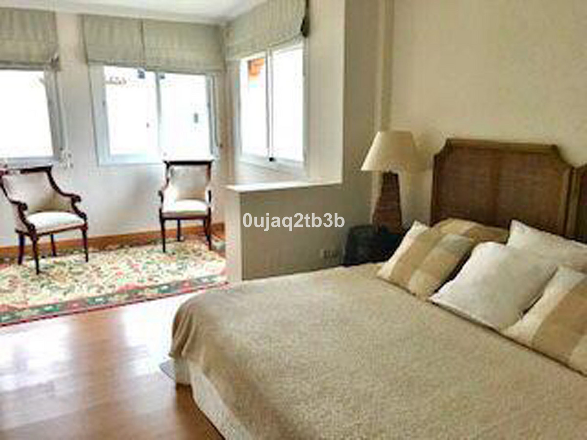 3 Bedroom Apartment in Estepona - Photo 6