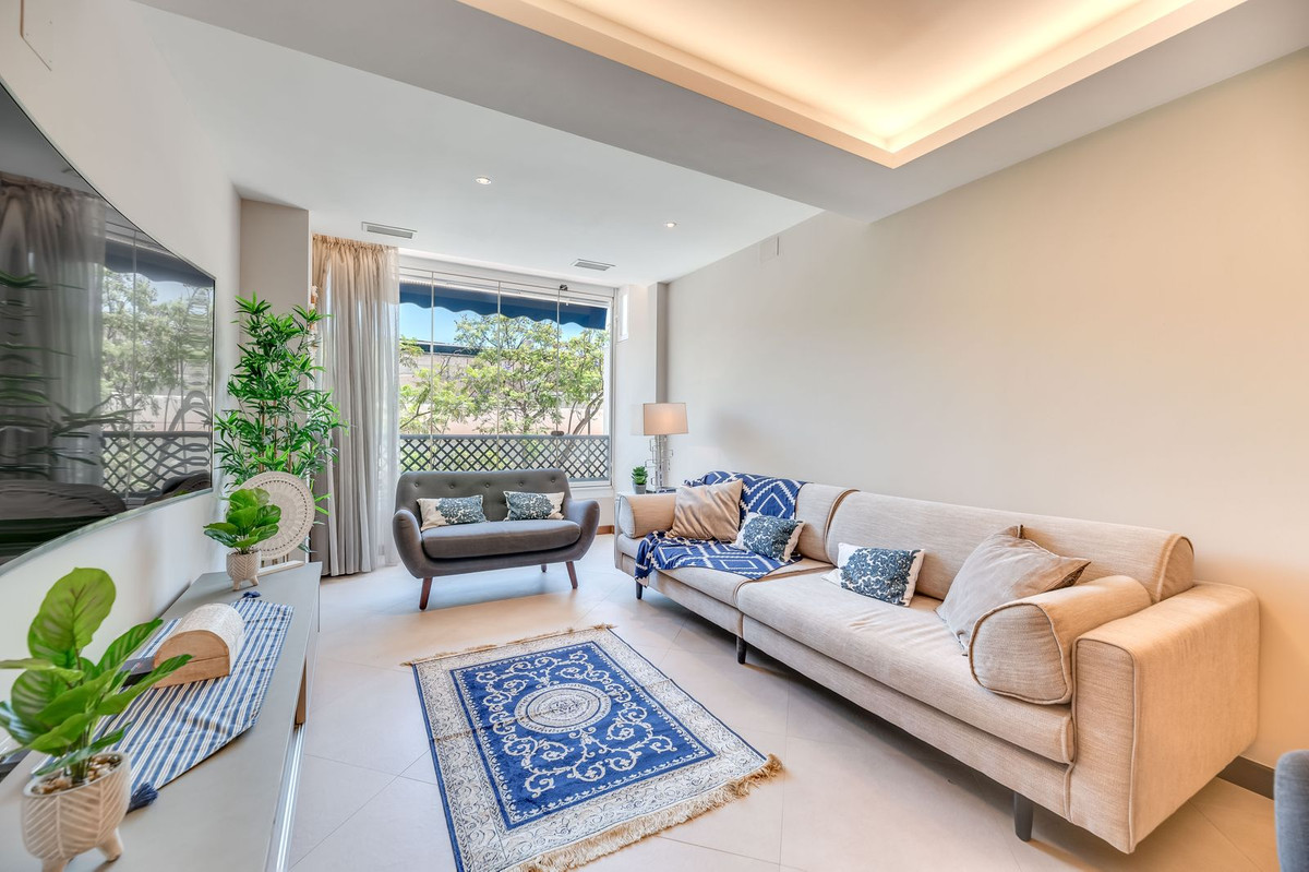 3 Bedroom Apartment in Marbella - Photo 5