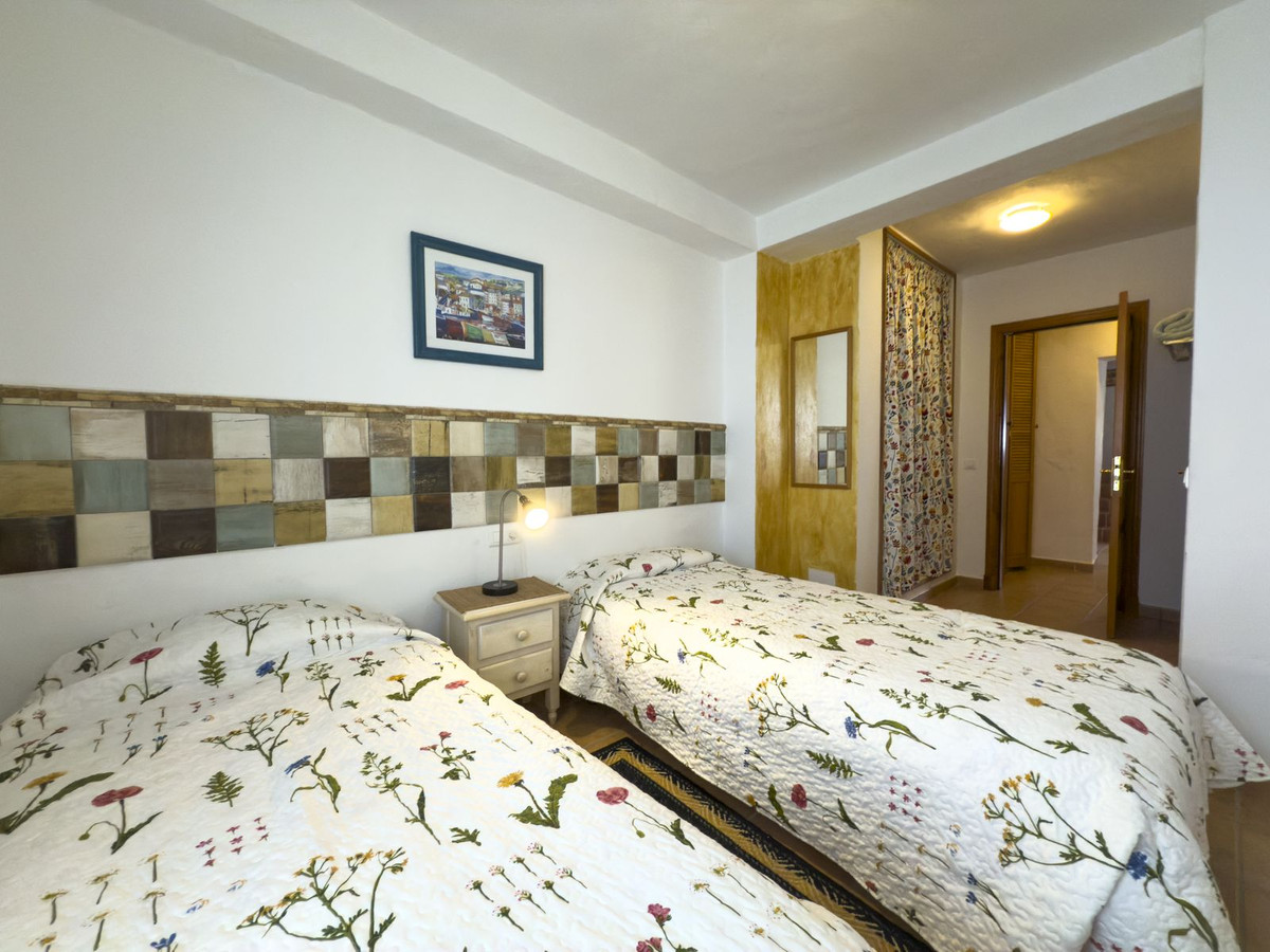 6 Bedroom Townhouse in Tolox - Photo 36