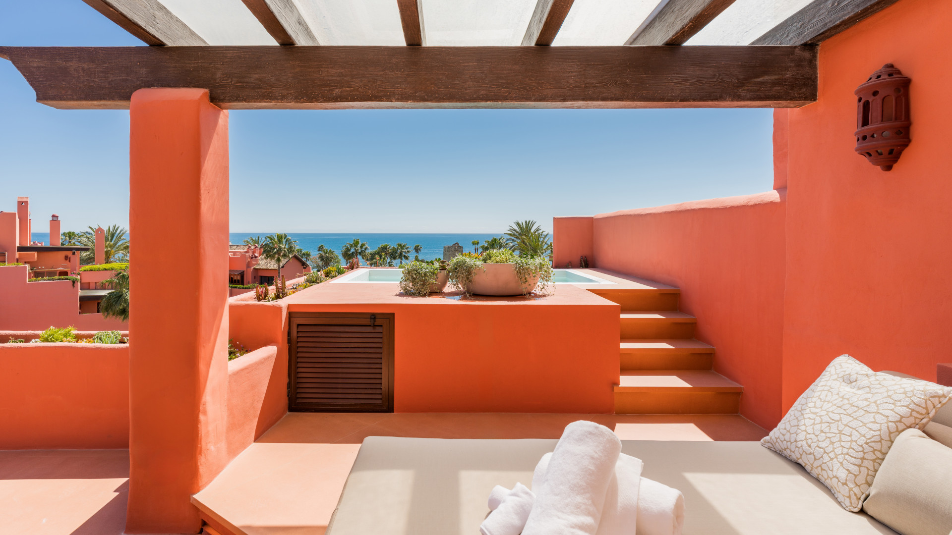 3 Bedroom Penthouse in Estepona - Photo 3