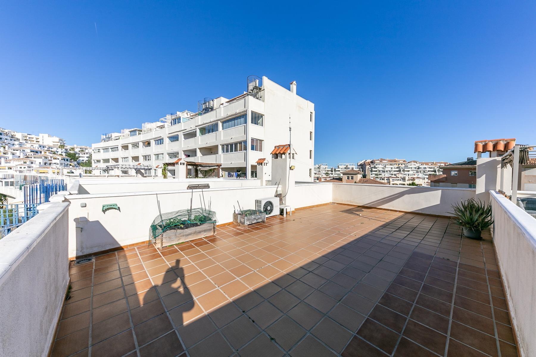 2 Bedroom Townhouse in Benalmádena - Photo 3