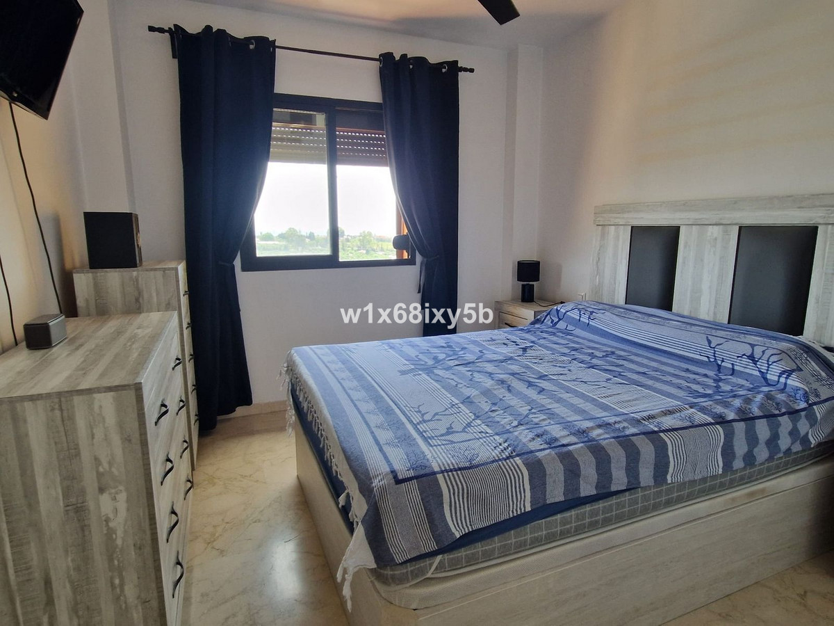 2 Bedroom Apartment in Estepona - Photo 9