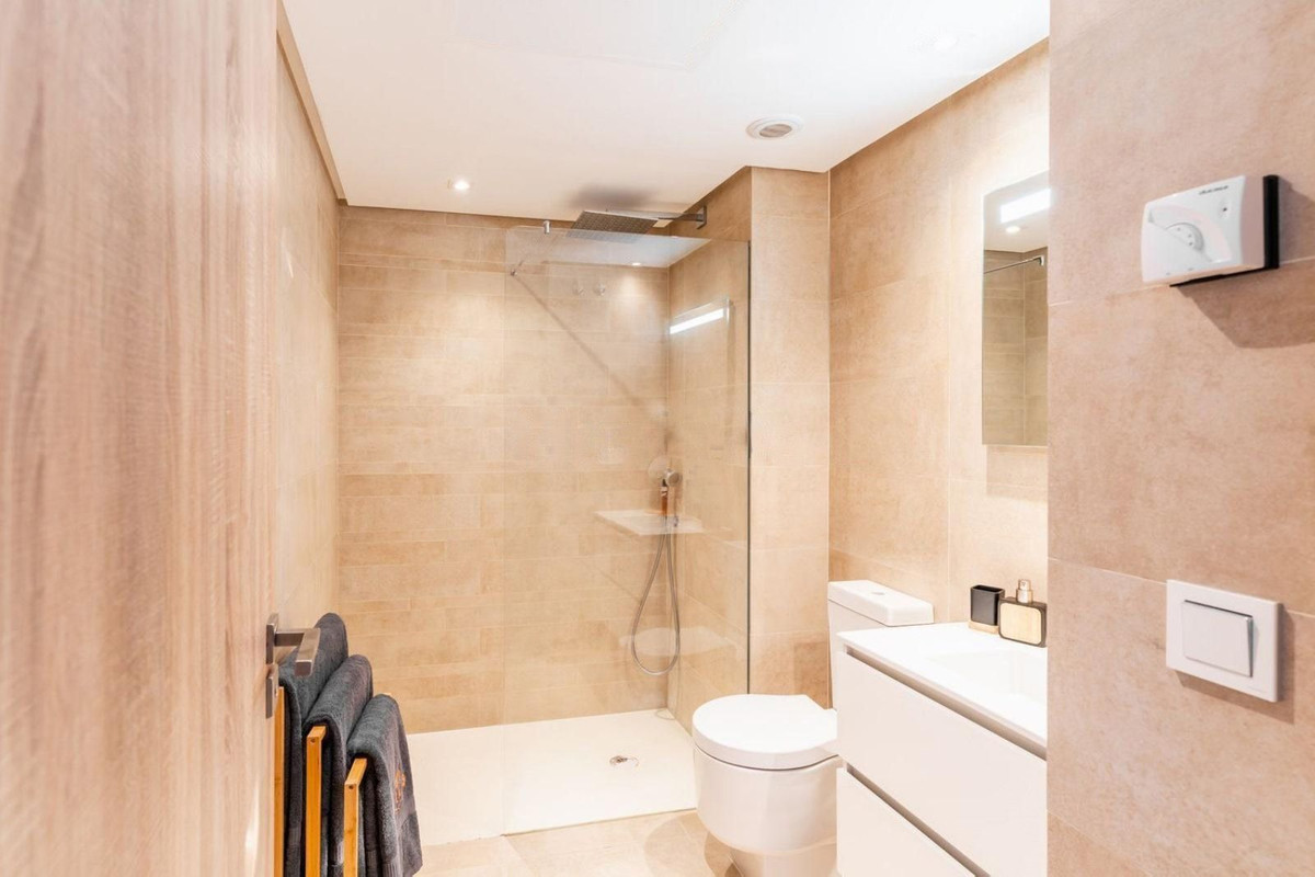 3 Bedroom Apartment in Benahavís - Photo 18