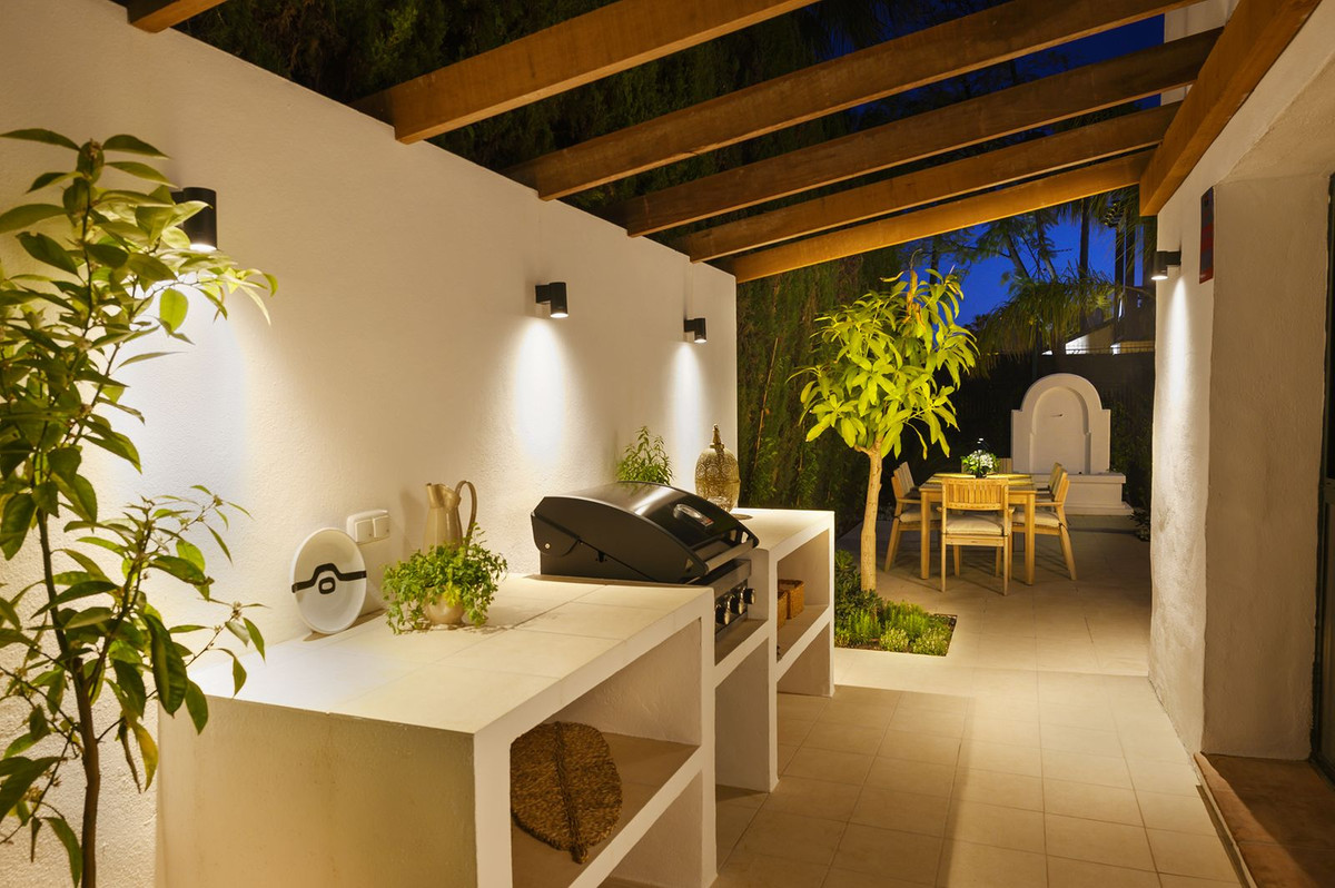 4 Bedroom Villa in Estepona - Photo 48