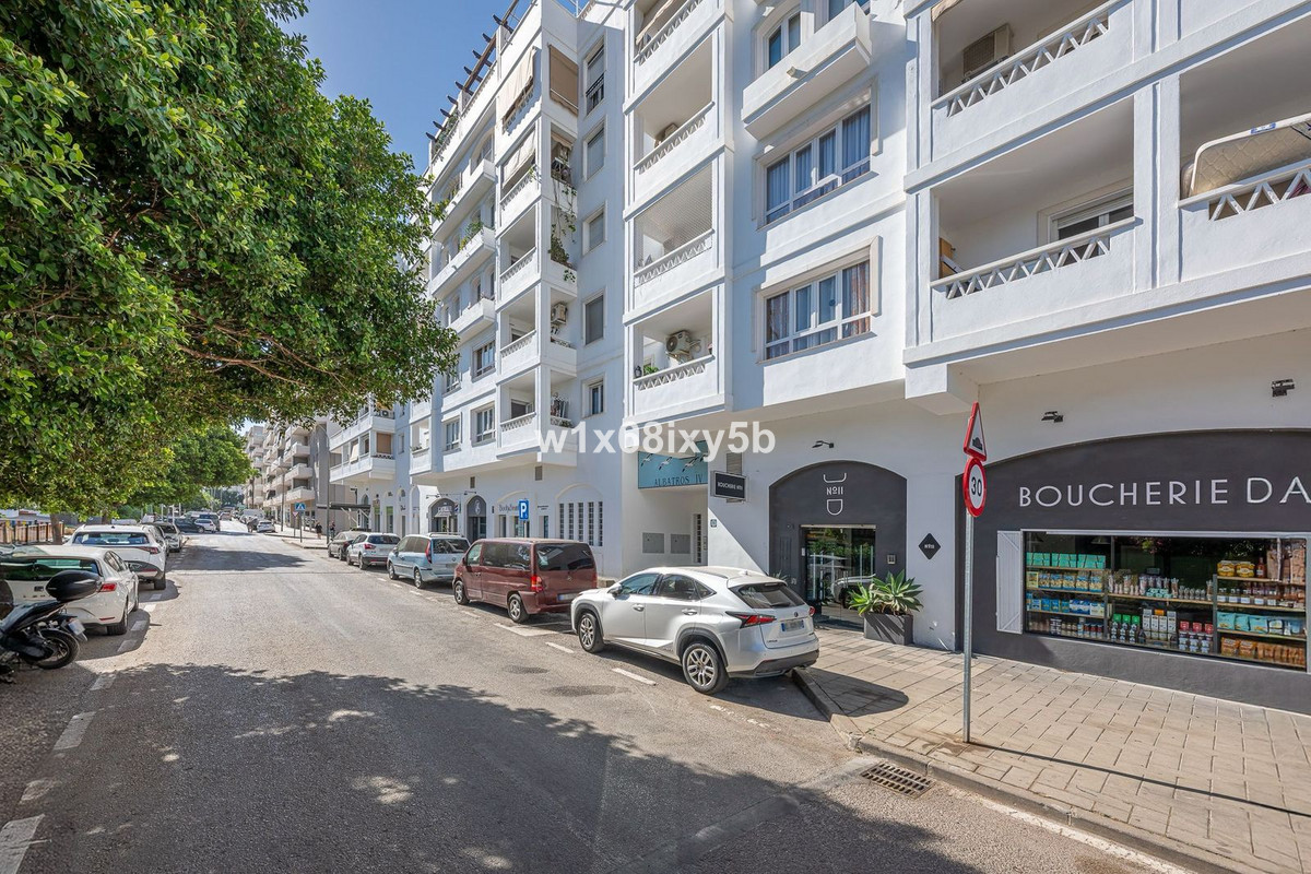 3 Bedroom Apartment in Marbella - Photo 21