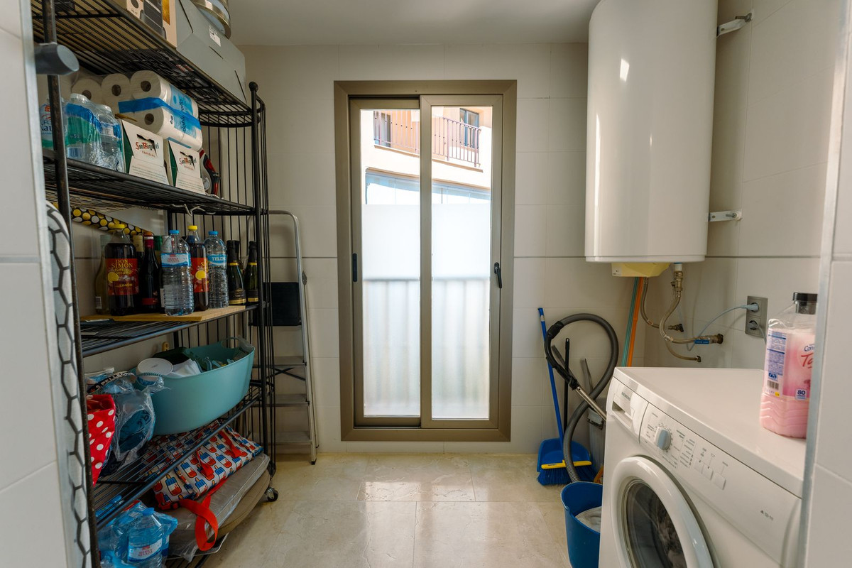 2 Bedroom Apartment in Estepona - Photo 11