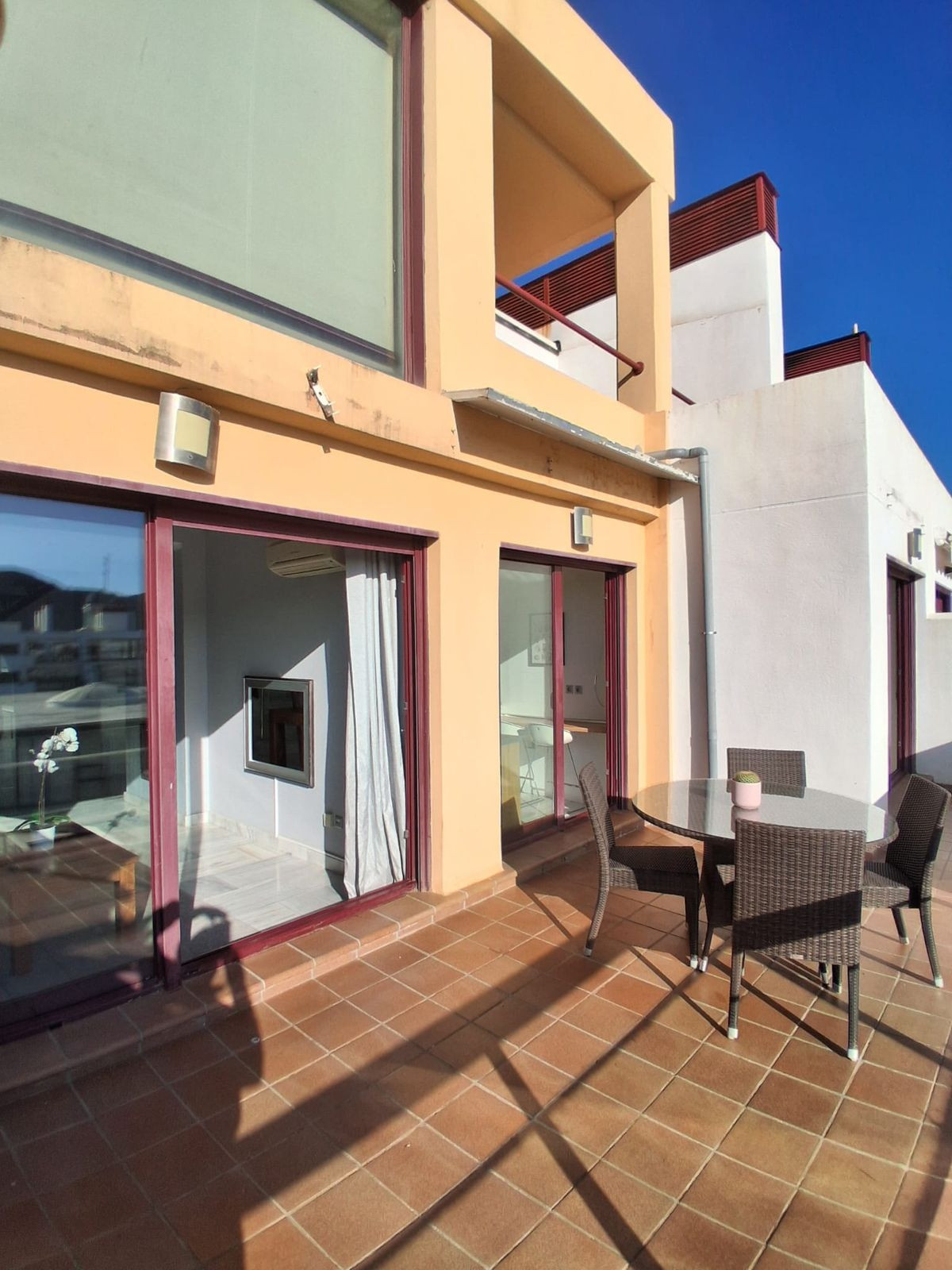 3 Bedroom Penthouse in Benahavís - Photo 2