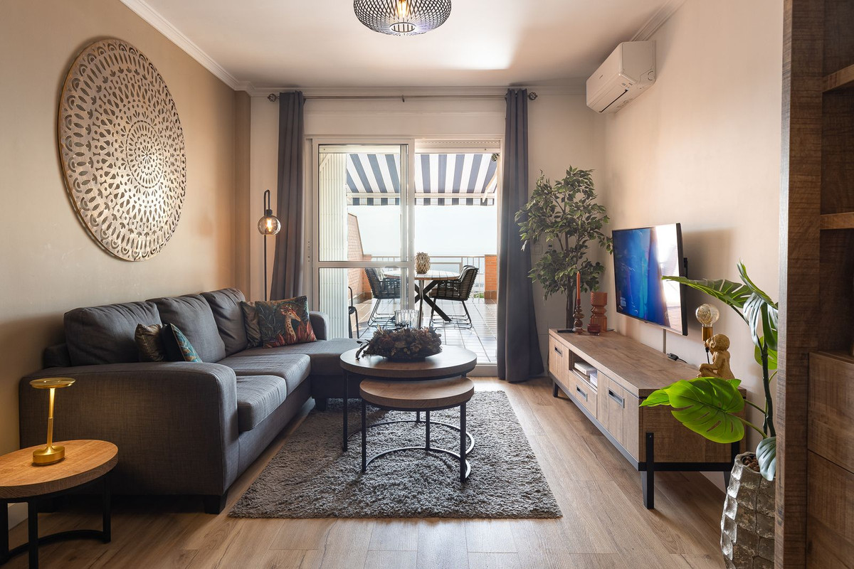 2 Bedroom Apartment in Torremolinos - Photo 12