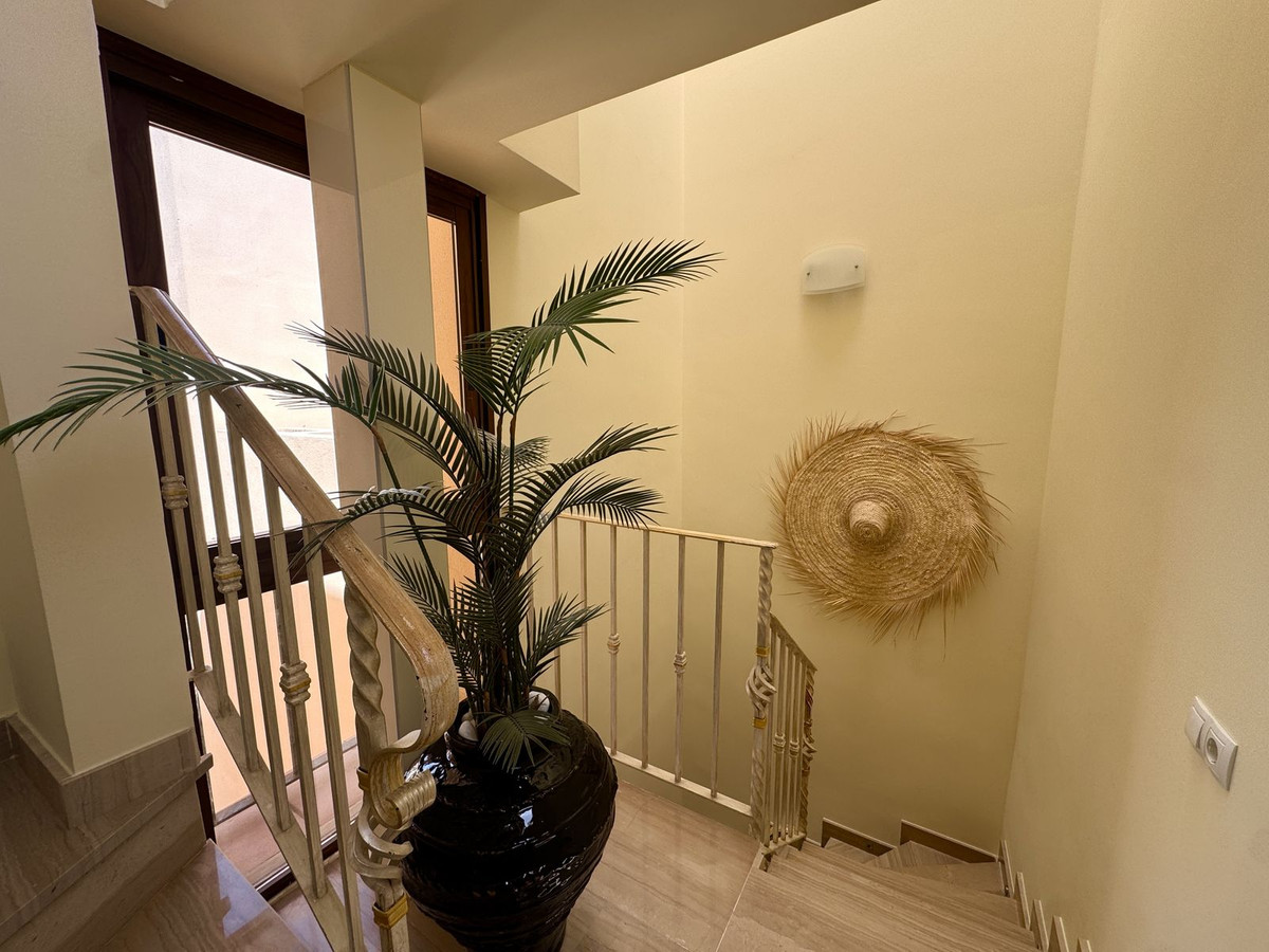 2 Bedroom Penthouse in Estepona - Photo 15