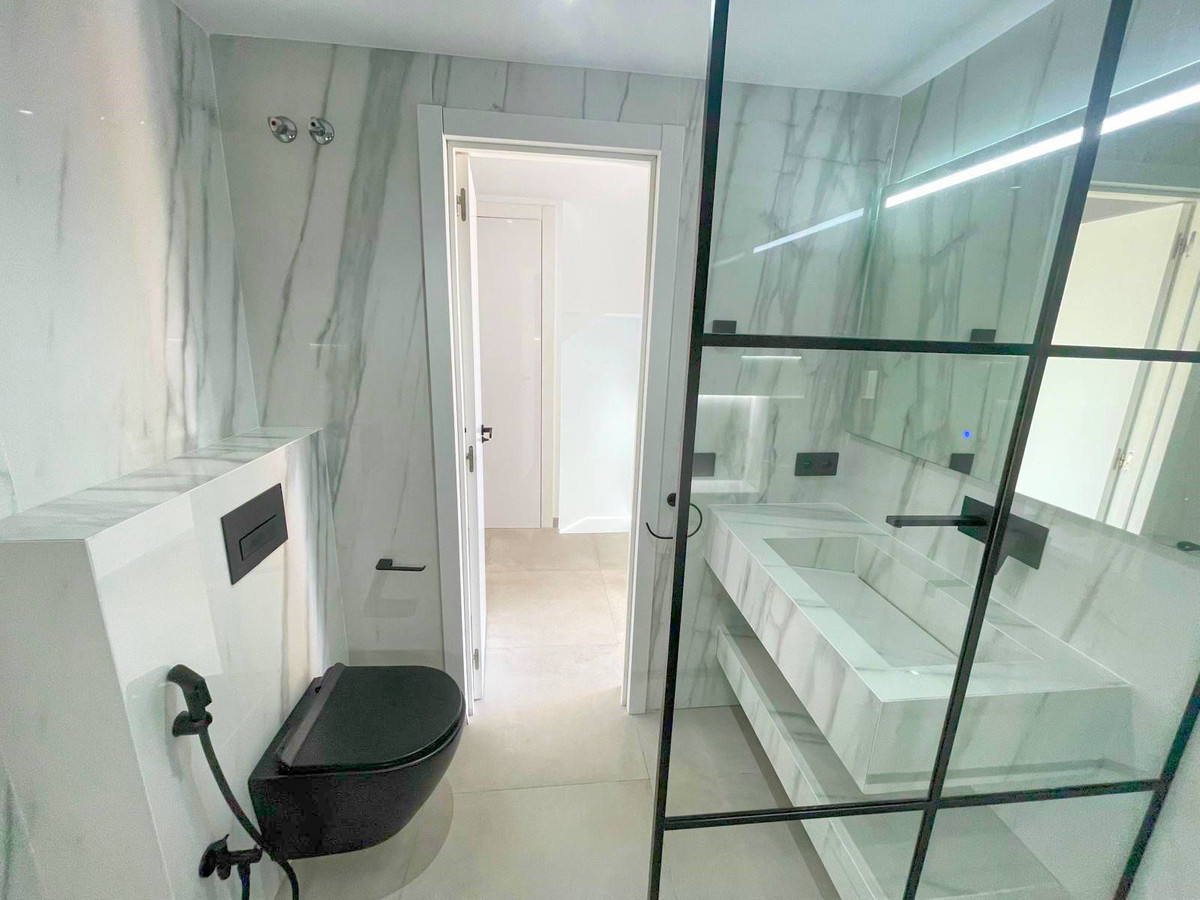 3 Bedroom Townhouse in Estepona - Photo 27