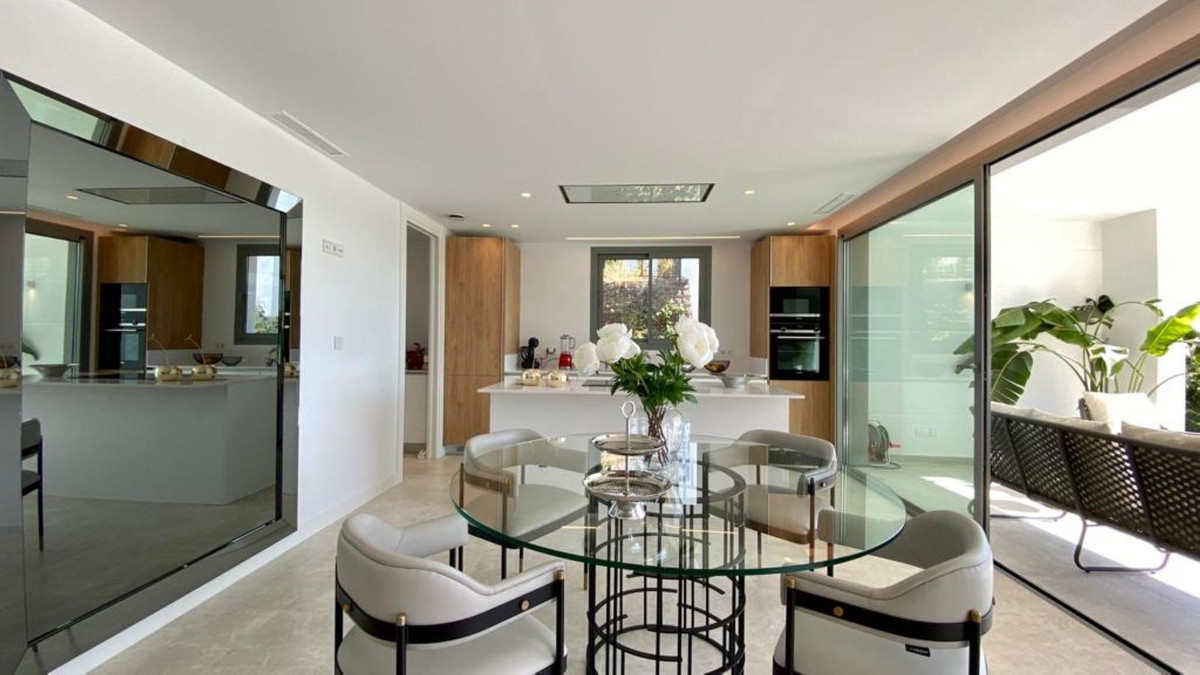 4 Bedroom Villa in Marbella - Photo 13