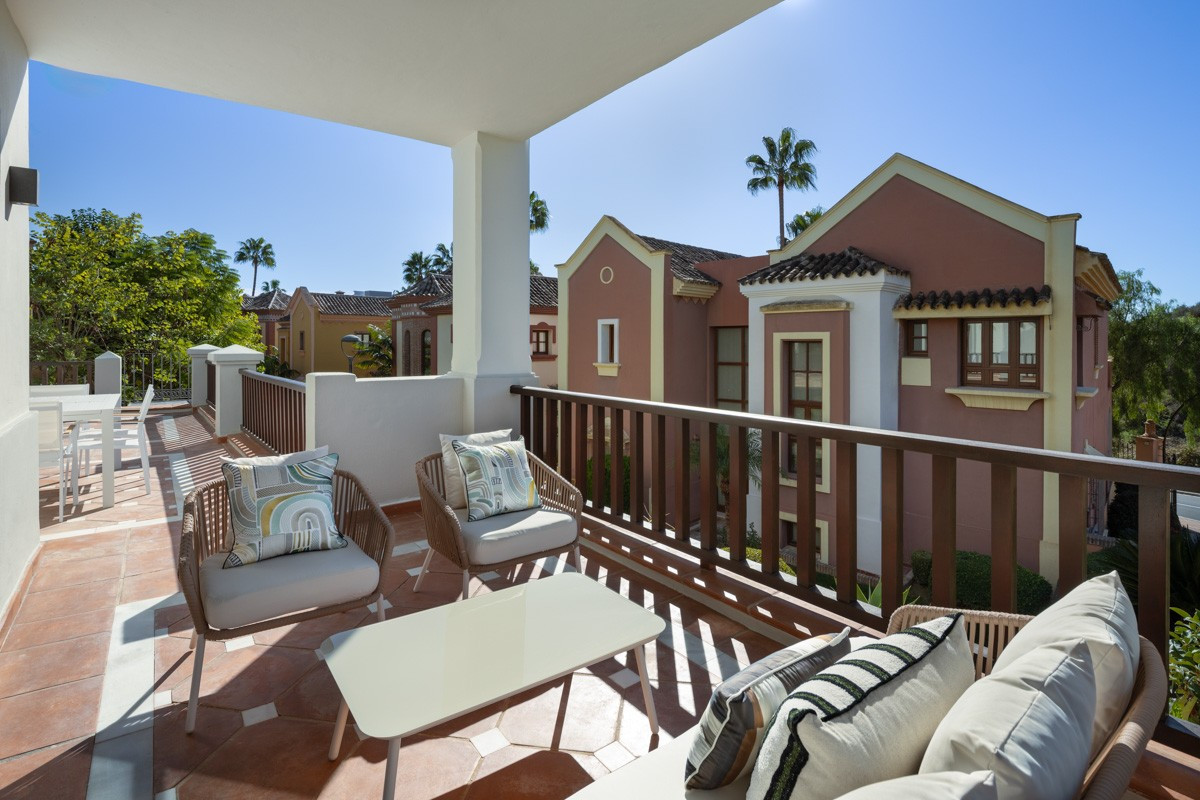 5 Bedroom Townhouse in Marbella - Photo 3