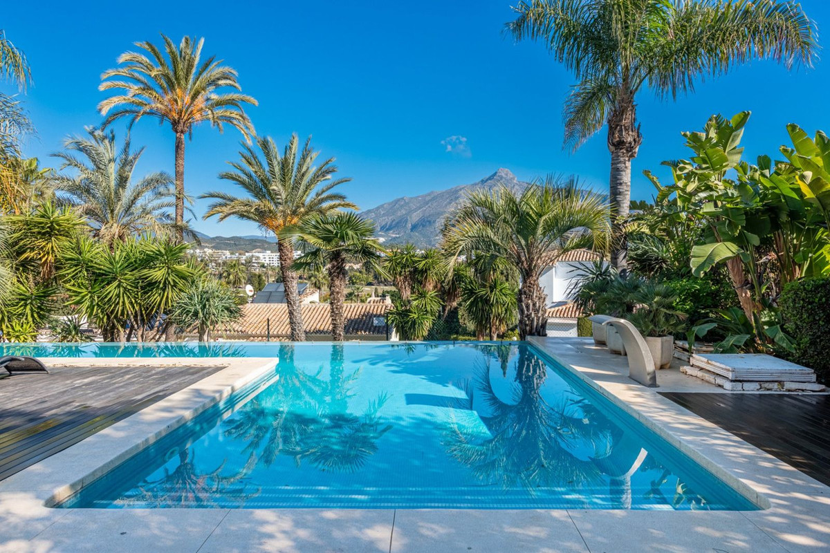 7 Bedroom Villa in Marbella - Photo 4