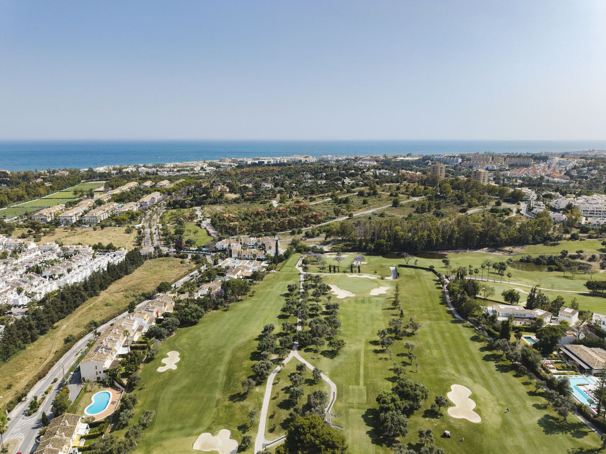 4 Bedroom Townhouse in Marbella - Photo 14