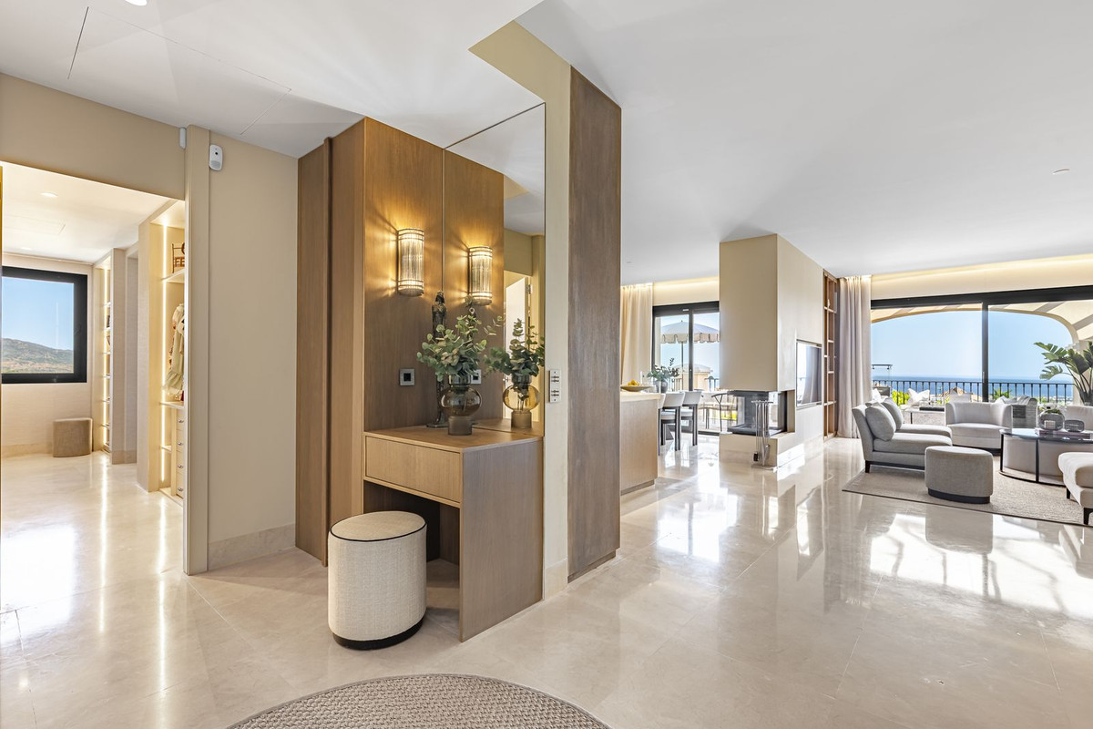 3 Bedroom Penthouse in Benahavís - Photo 4