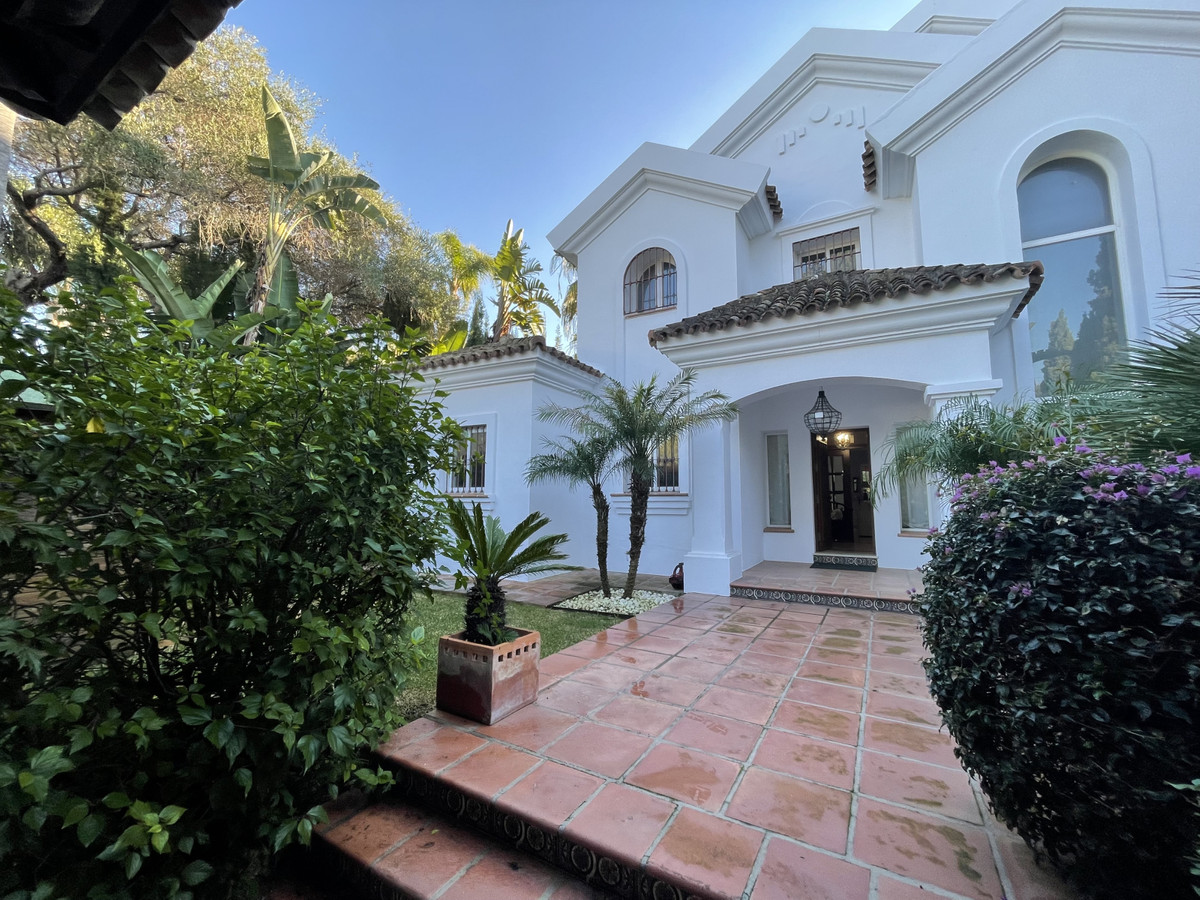 Villa in Elviria