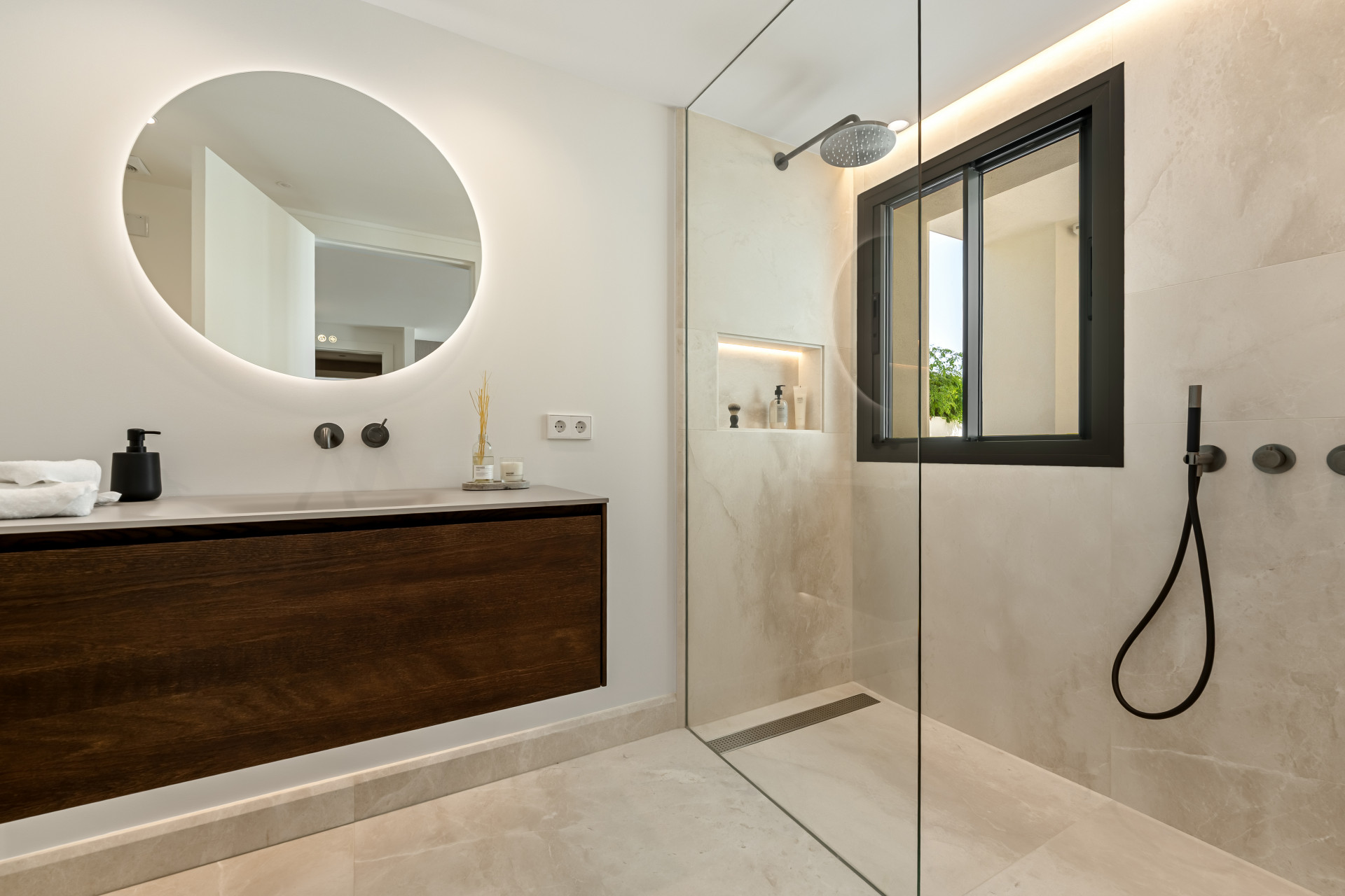 5 Bedroom Villa in Marbella - Photo 41