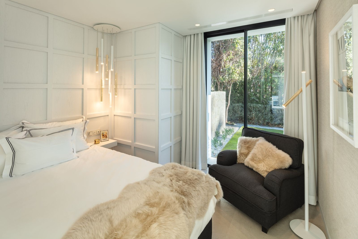 5 Bedroom Villa in Marbella - Photo 20
