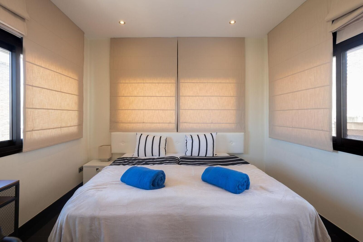 2 Bedroom Penthouse in Estepona - Photo 16