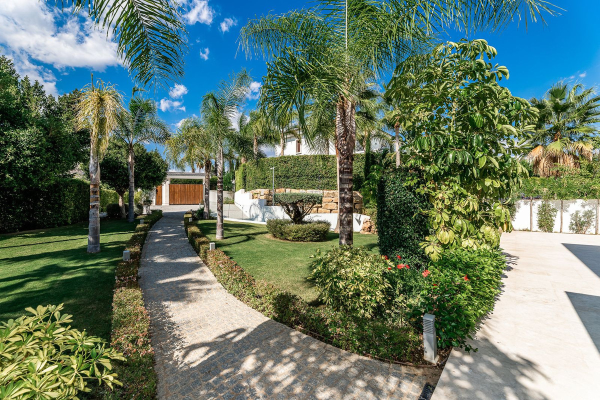 5 Bedroom Villa in Marbella - Photo 6