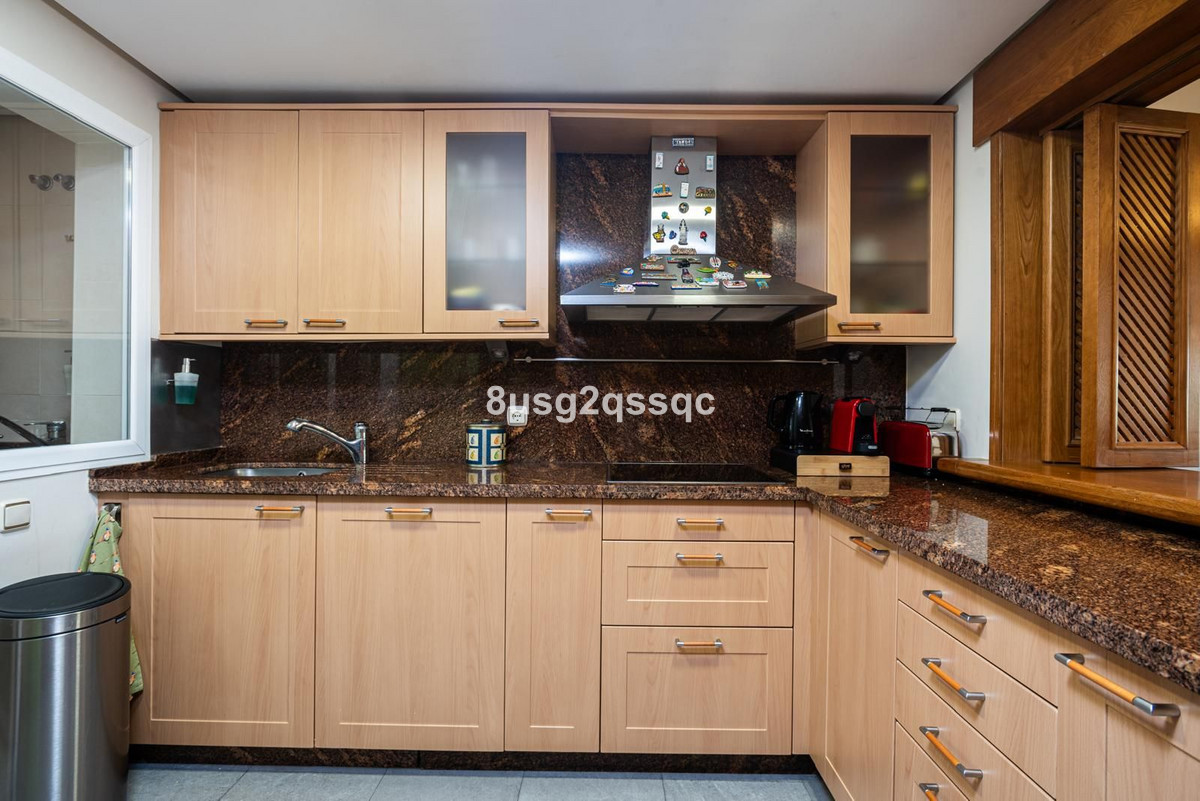4 Bedroom Villa in Estepona - Photo 11