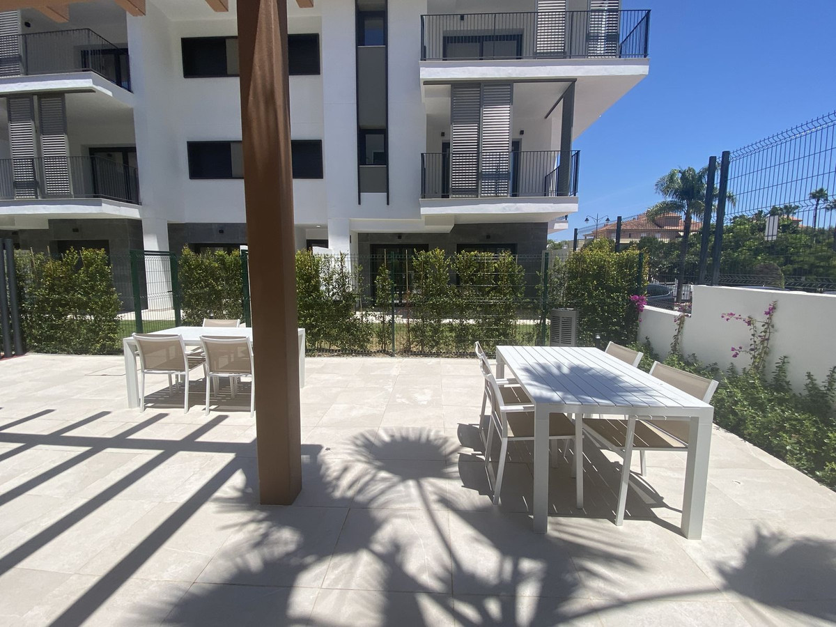 3 Bedroom Apartment in Estepona - Photo 35