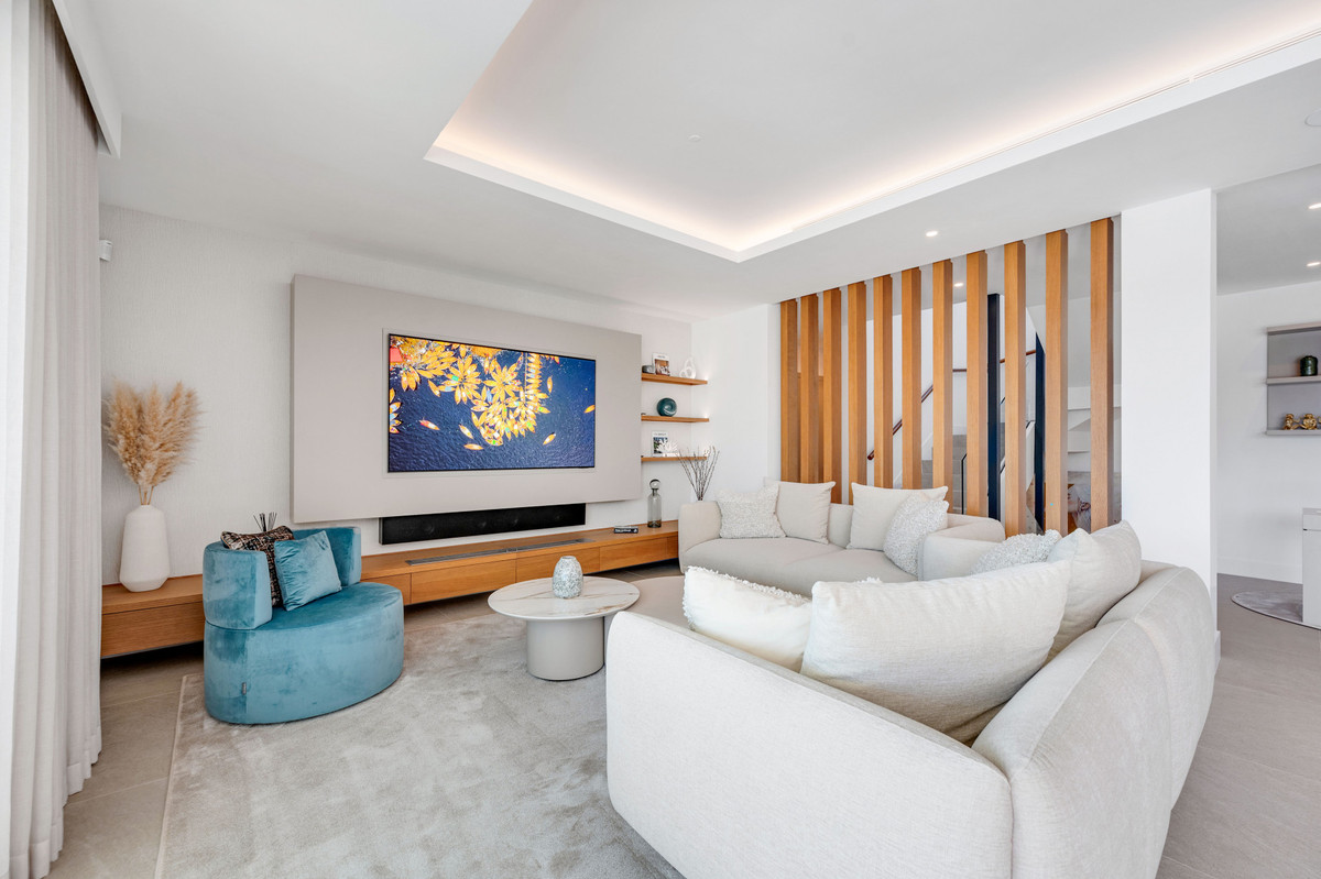 6 Bedroom Villa in Estepona - Photo 15