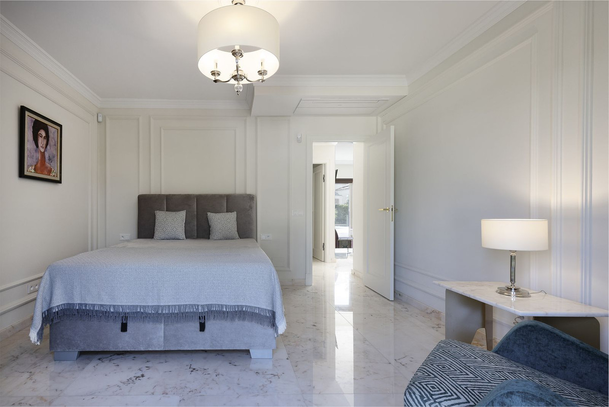 6 Bedroom Villa in Mijas - Photo 31