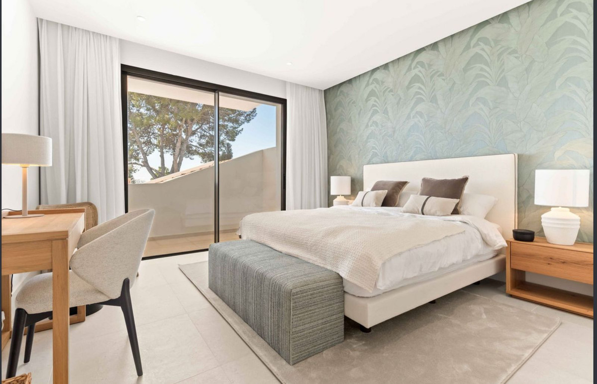 5 Bedroom Townhouse in San Pedro de Alcántara - Photo 14