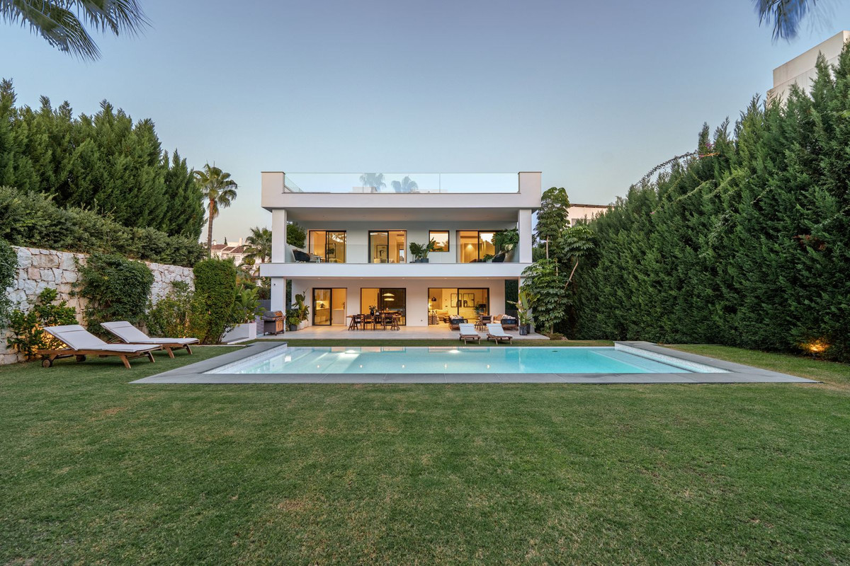 5 Bedroom Villa in Marbella - Photo 37
