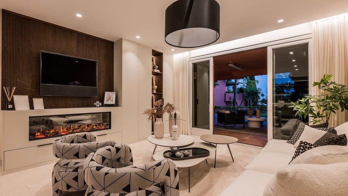 3 Bedroom Apartment in Estepona - Photo 10