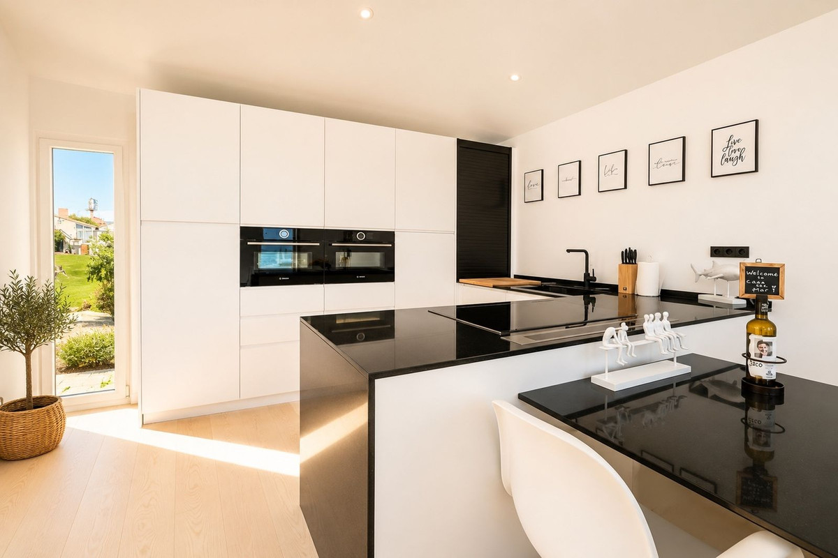 4 Bedroom Villa in Estepona - Photo 6