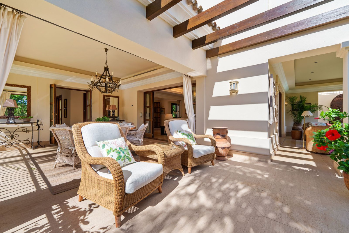 6 Bedroom Villa in Marbella - Photo 10