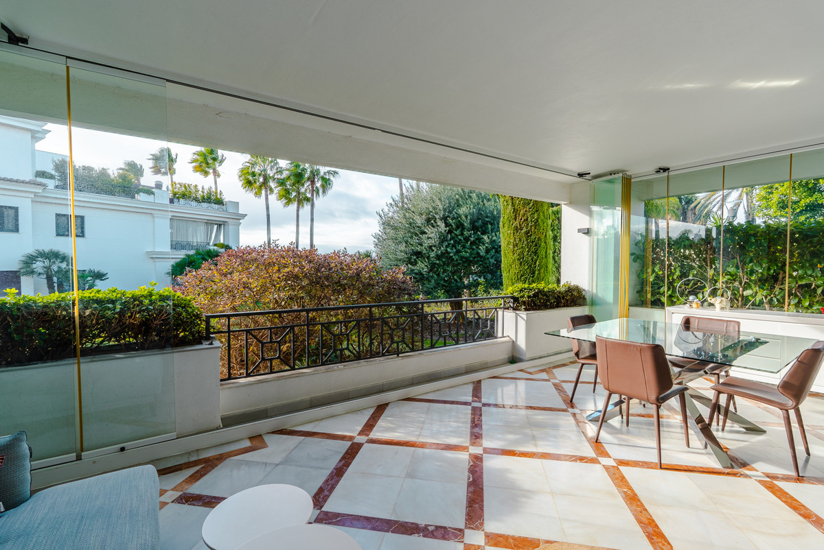3 Bedroom Apartment in Estepona - Photo 26