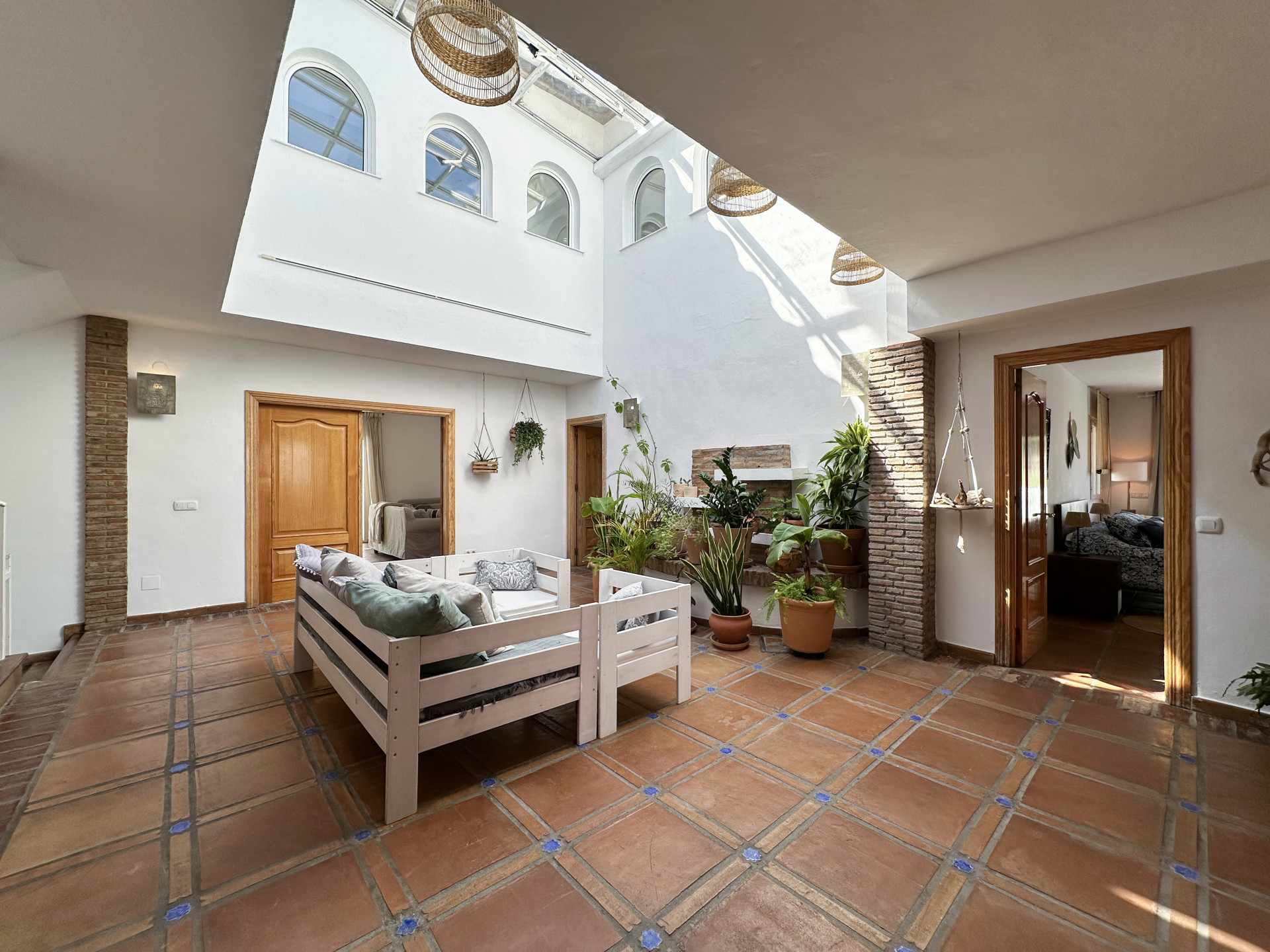 6 Bedroom Villa in Estepona - Photo 6