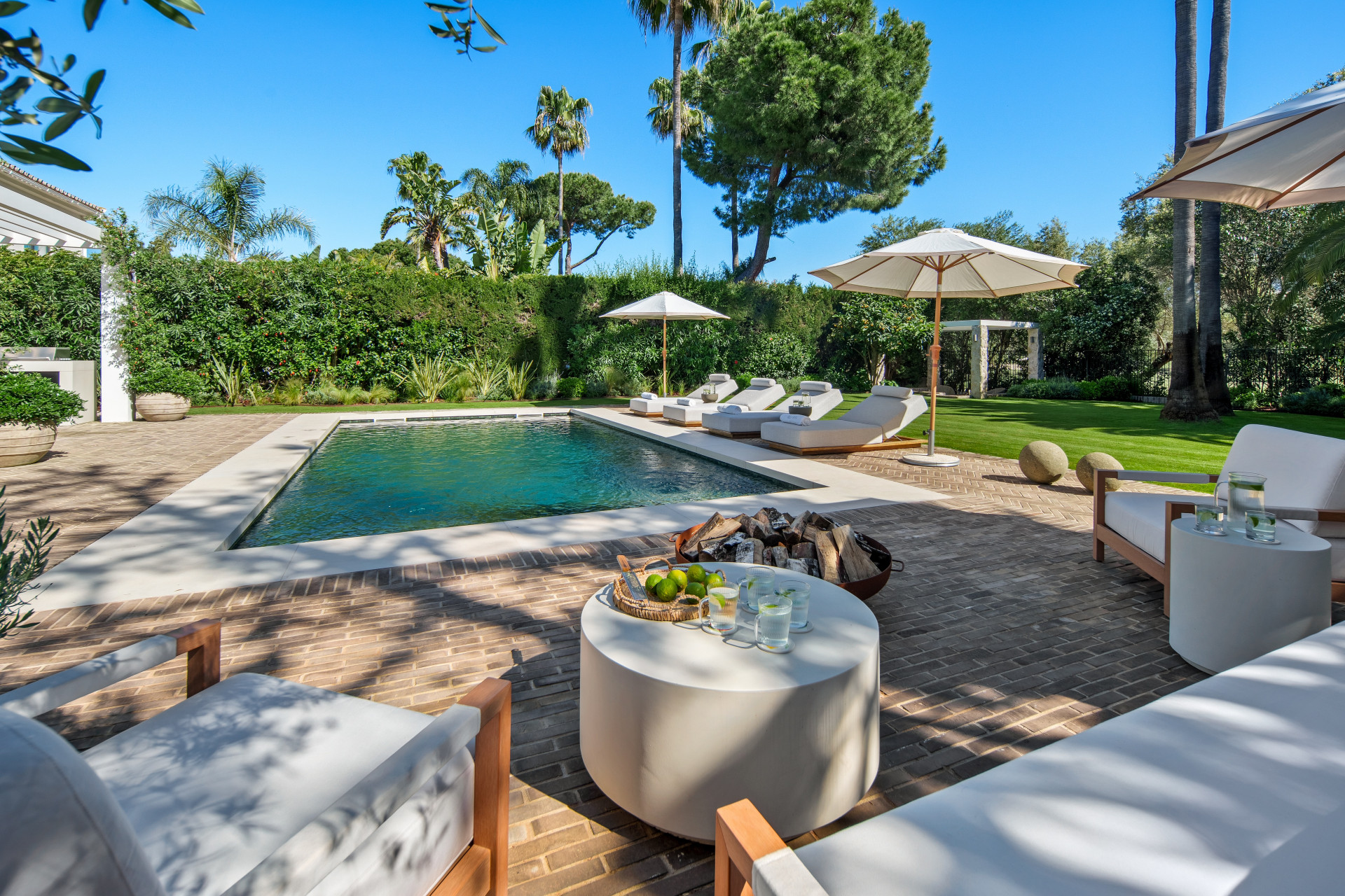 4 Bedroom Villa in Marbella - Photo 33