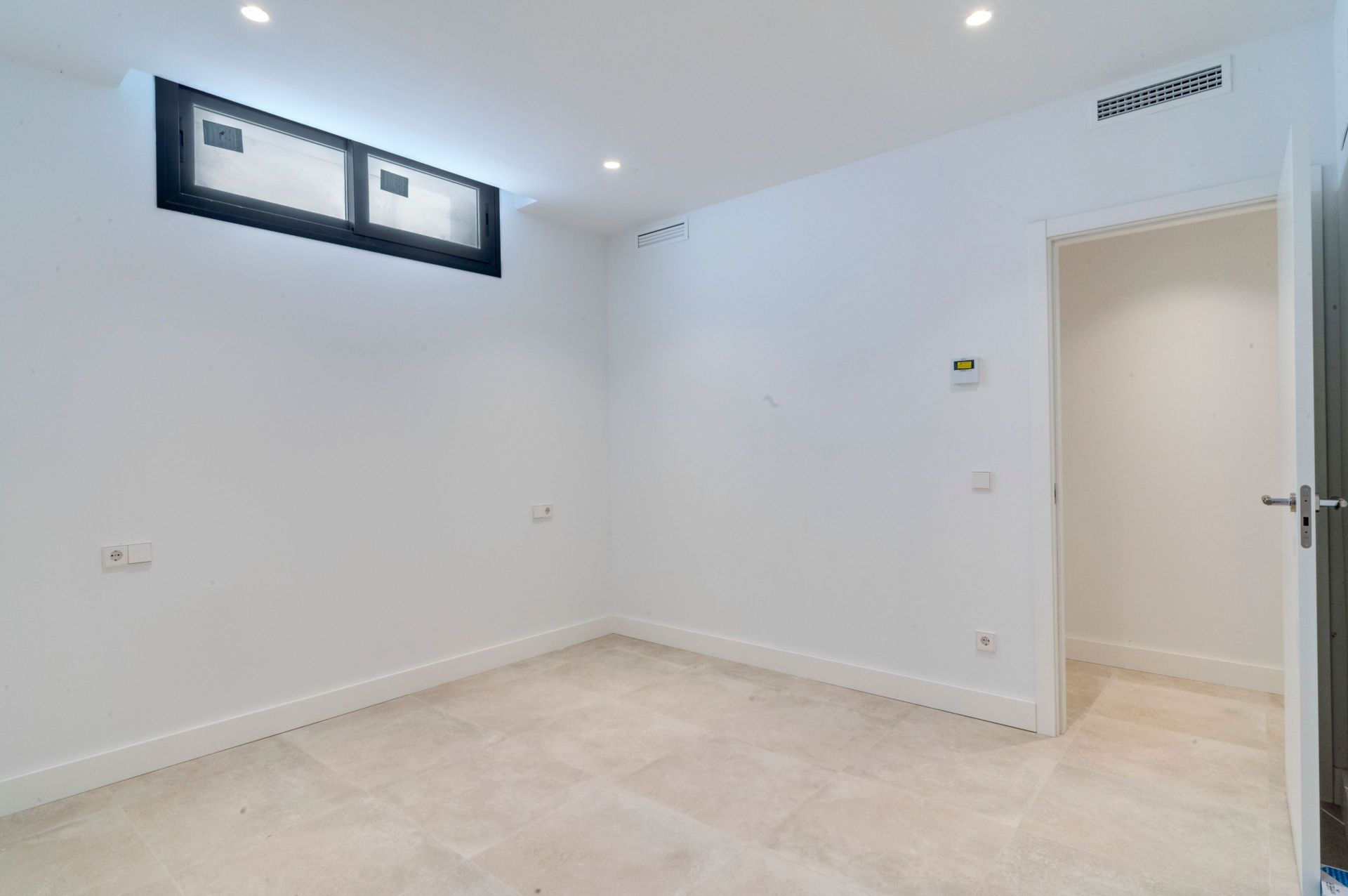 5 Bedroom Villa in Estepona - Photo 22