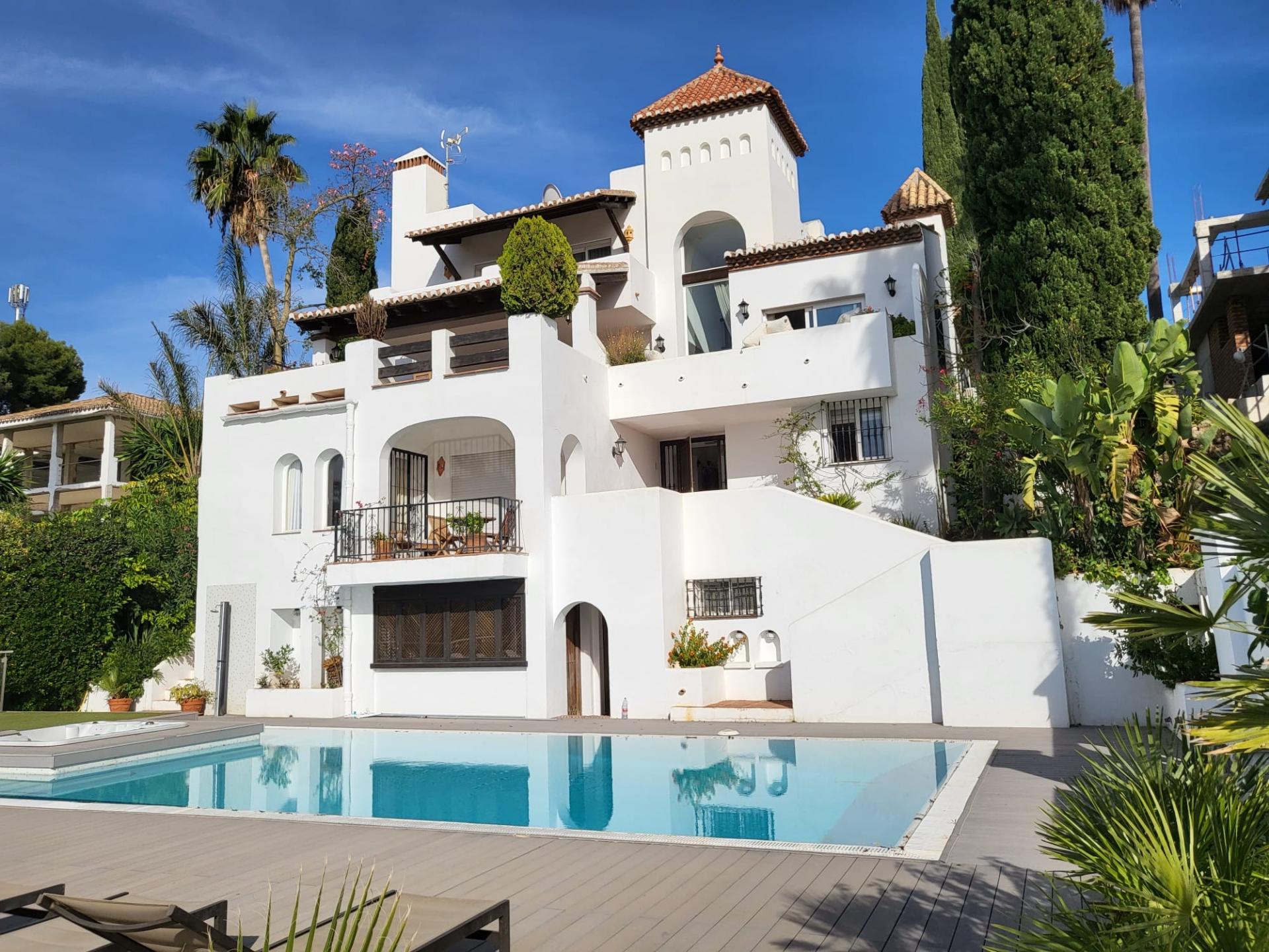 6 Bedroom Villa in Marbella - Photo 3